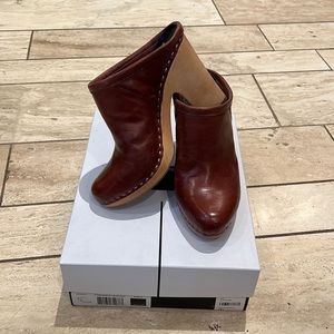 Dolce Vita “Ackley” Heeled Leather Clogs